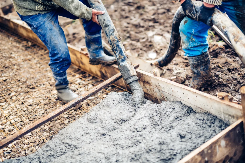 Pompowanie betonu na strop – wynajem pompy do betonu z operatorem