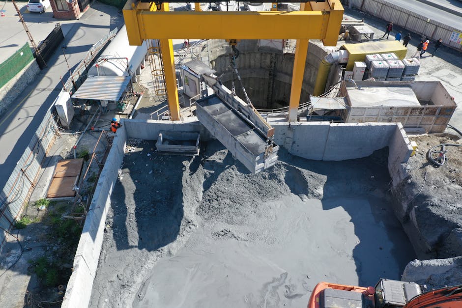 ekipa budowlana wylewająca beton w upalny letni dzień